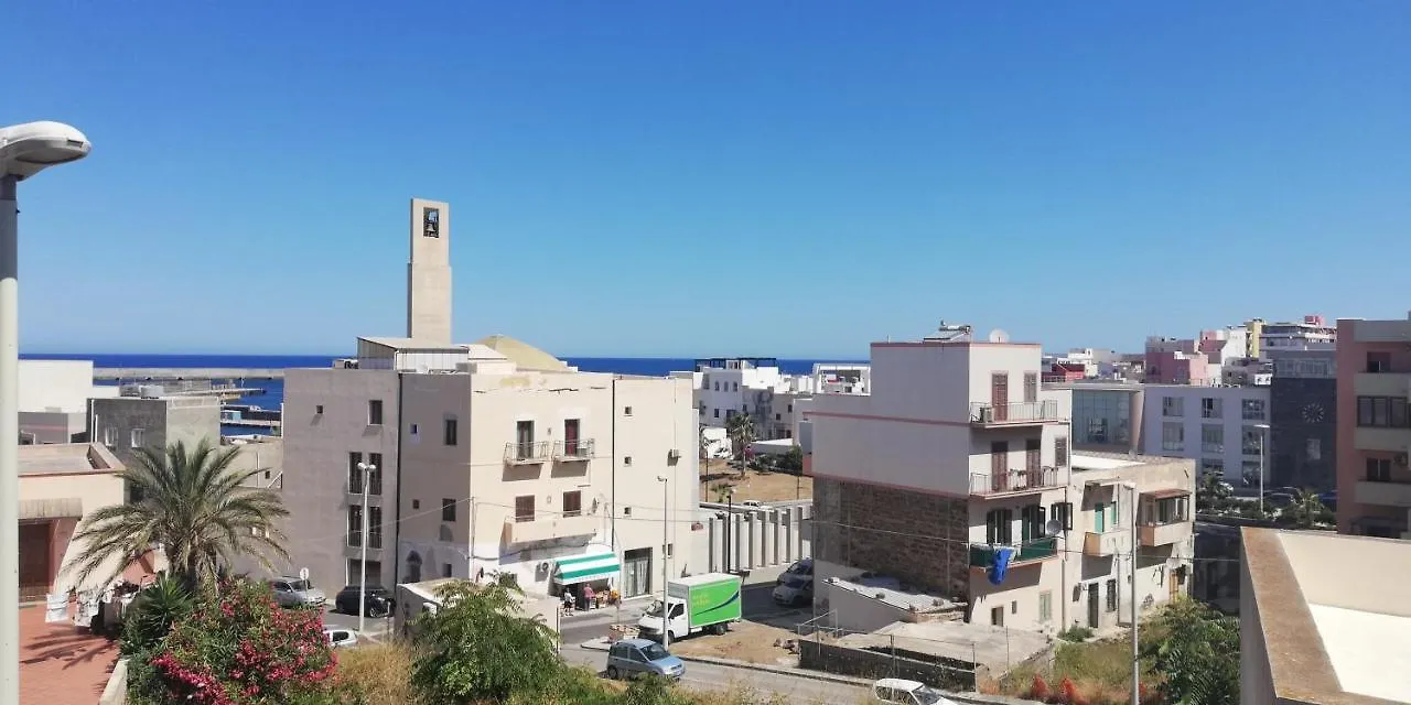 appartamento celeste Pantelleria 0*,  Italia